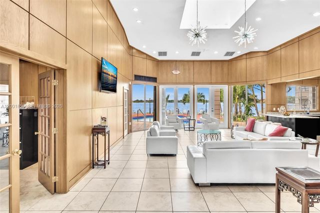 2820 N Oakland Forest Dr 307, Oakland Park, FL 33309