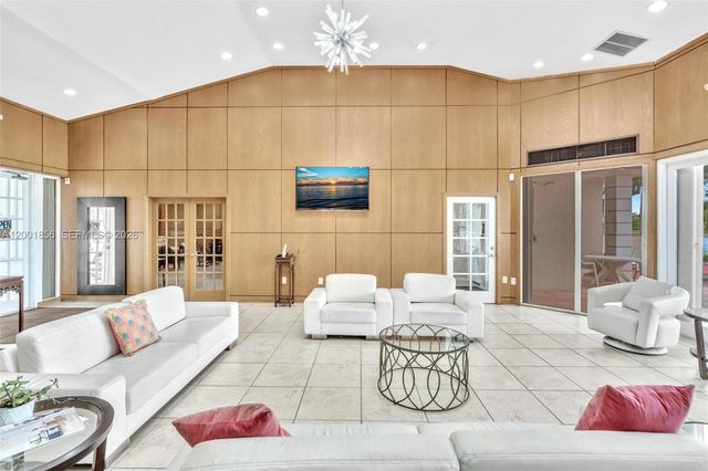 2820 N Oakland Forest Dr 307, Oakland Park, FL 33309