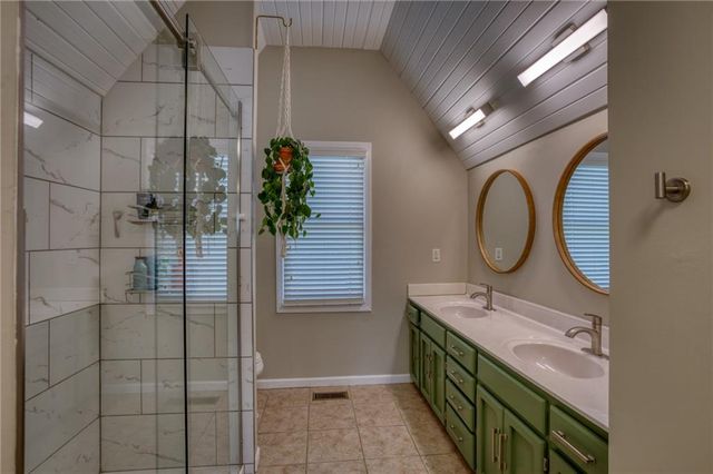 8701 N Winan Avenue, Kansas City, MO 64153