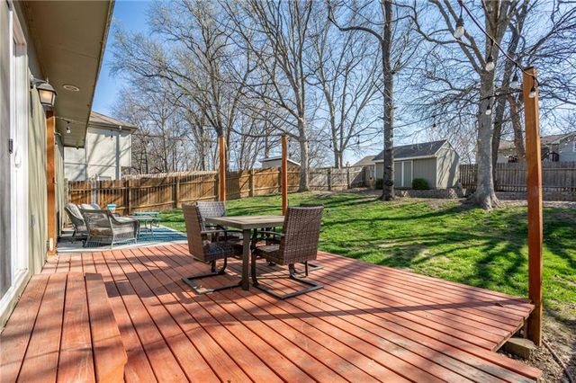 8701 N Winan Avenue, Kansas City, MO 64153