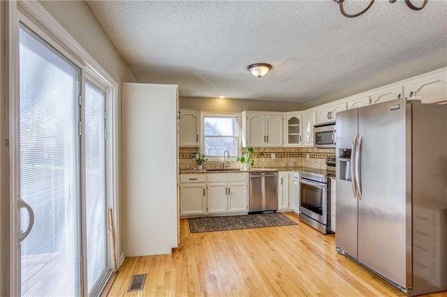 8701 N Winan Avenue, Kansas City, MO 64153