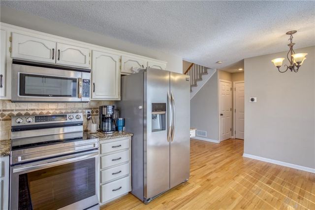 8701 N Winan Avenue, Kansas City, MO 64153