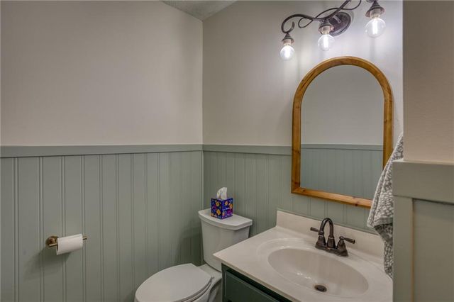 8701 N Winan Avenue, Kansas City, MO 64153