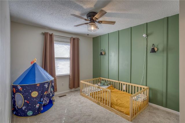 8701 N Winan Avenue, Kansas City, MO 64153