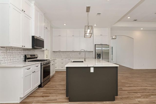 914 Box Elder Drive, Magnolia, TX 77354