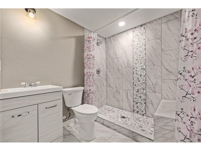 6271 N Genoa St, Aurora, CO 80019