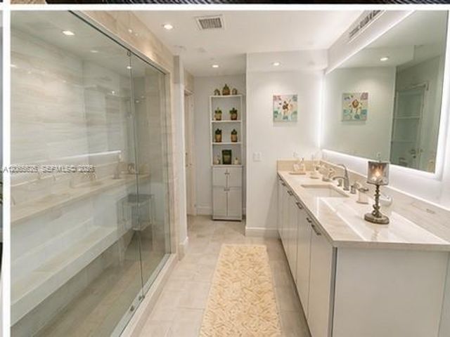 2843 S Bayshore Drive P4-F, Miami, FL 33133