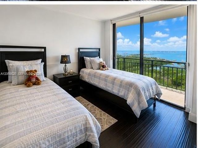 2843 S Bayshore Drive P4-F, Miami, FL 33133