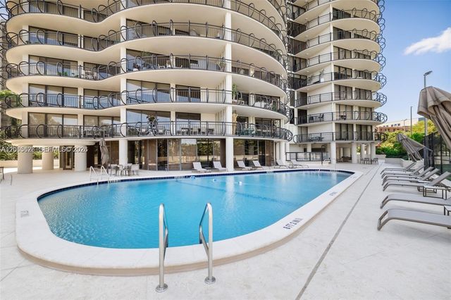 2843 S Bayshore Drive P4-F, Miami, FL 33133