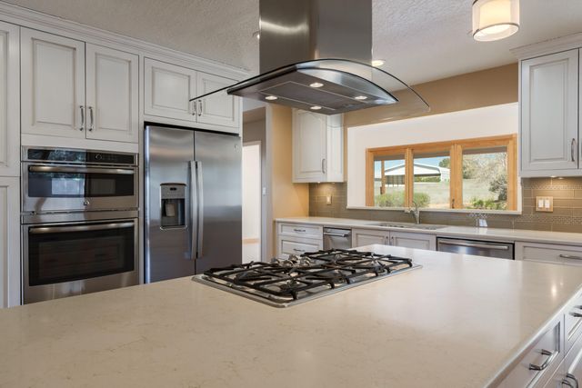 14325 Skyline Road NE, Albuquerque, NM 87123