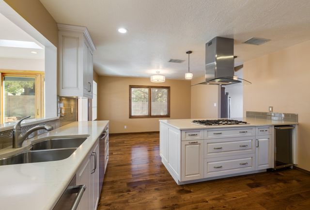 14325 Skyline Road NE, Albuquerque, NM 87123