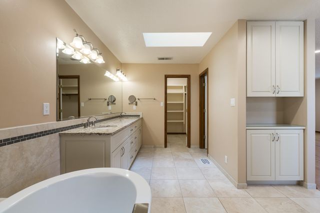 14325 Skyline Road NE, Albuquerque, NM 87123