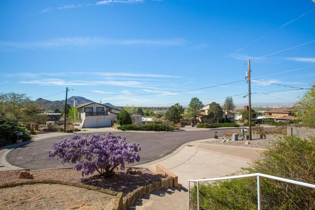 14325 Skyline Road NE, Albuquerque, NM 87123