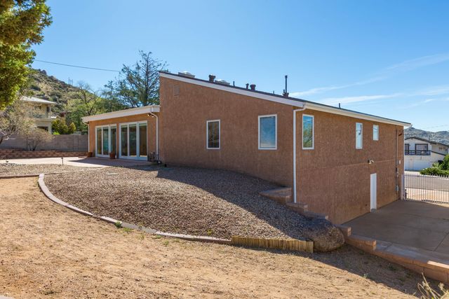 14325 Skyline Road NE, Albuquerque, NM 87123