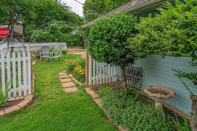 306 Wilson Street, Lake Dallas, TX 75065