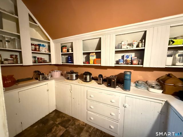 15 Matson Court, Waterbury, CT 06704
