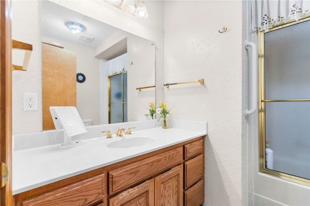 1009 E Linden Street, Rogers, AR 72756