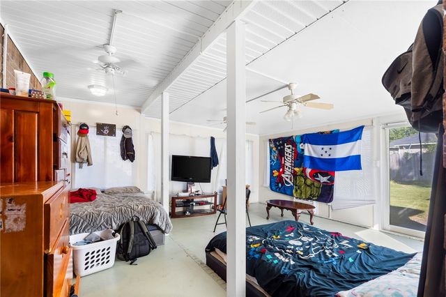 1009 E Linden Street, Rogers, AR 72756