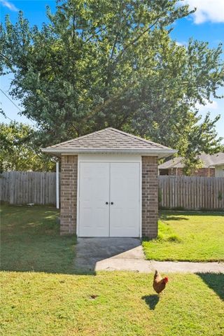 1009 E Linden Street, Rogers, AR 72756