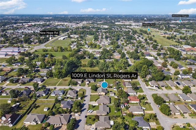 1009 E Linden Street, Rogers, AR 72756