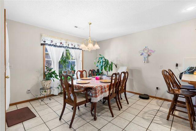 1009 E Linden Street, Rogers, AR 72756