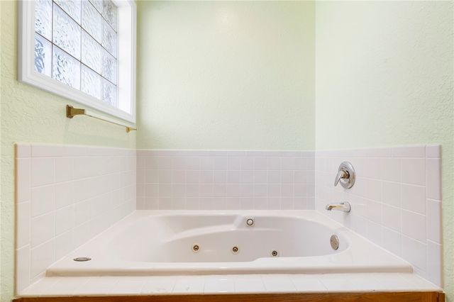 1009 E Linden Street, Rogers, AR 72756