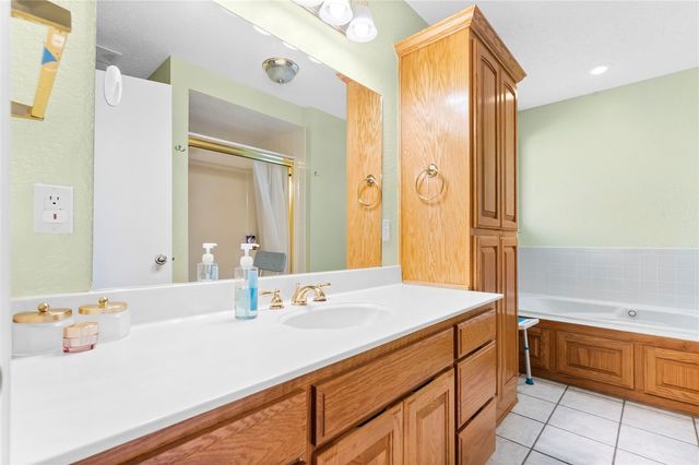 1009 E Linden Street, Rogers, AR 72756