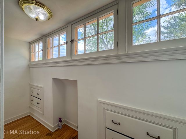 216 Wilcox Avenue, Elgin, IL 60123