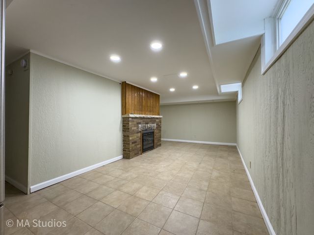 216 Wilcox Avenue, Elgin, IL 60123