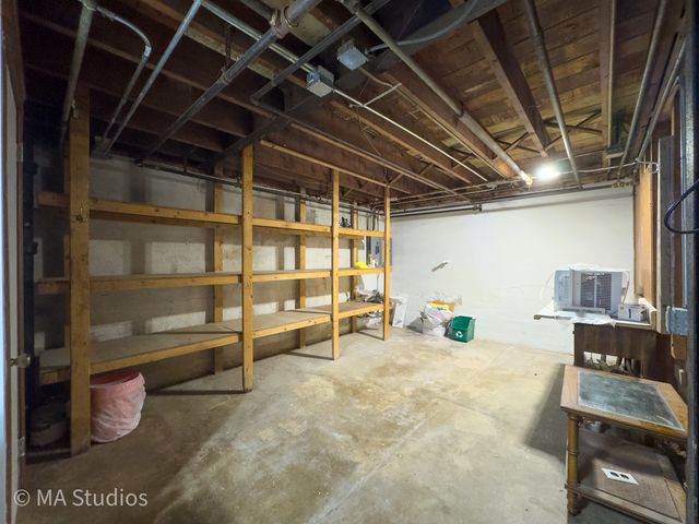 216 Wilcox Avenue, Elgin, IL 60123