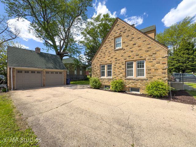216 Wilcox Avenue, Elgin, IL 60123
