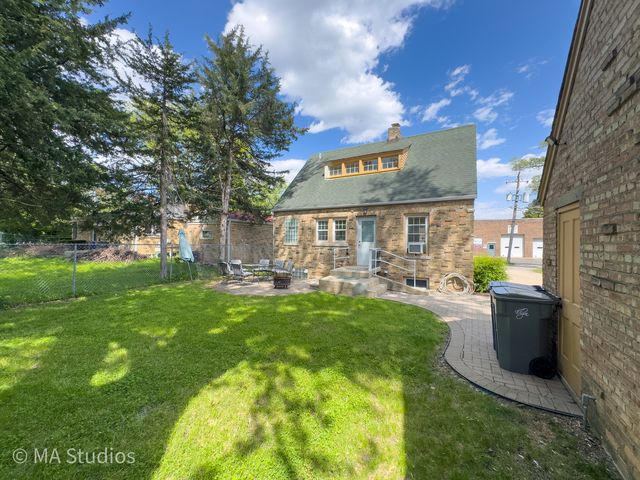 216 Wilcox Avenue, Elgin, IL 60123
