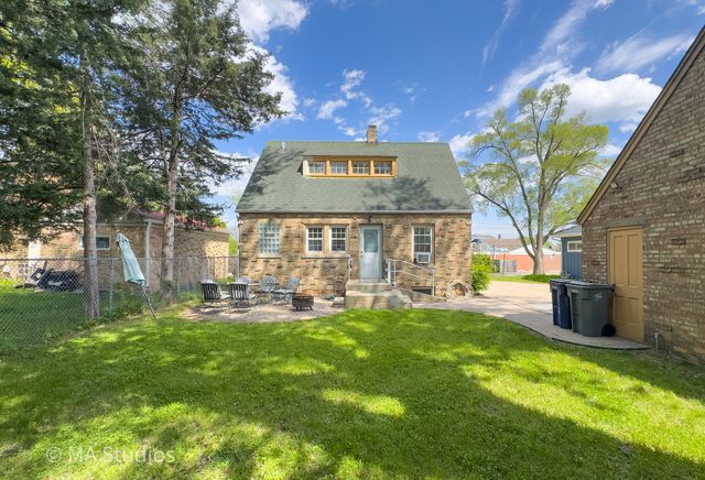 216 Wilcox Avenue, Elgin, IL 60123
