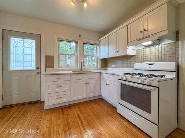216 Wilcox Avenue, Elgin, IL 60123