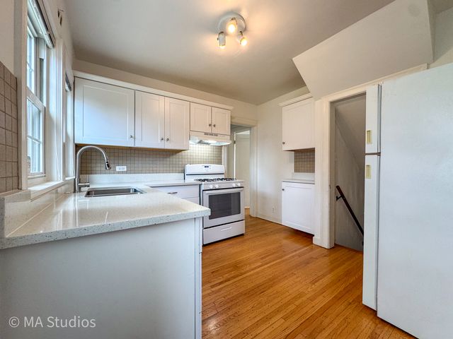 216 Wilcox Avenue, Elgin, IL 60123
