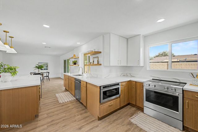 611 E ERIE Drive, Tempe, AZ 85282