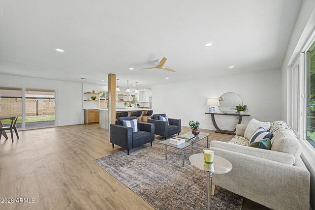 611 E ERIE Drive, Tempe, AZ 85282