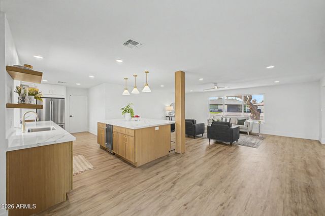 611 E ERIE Drive, Tempe, AZ 85282