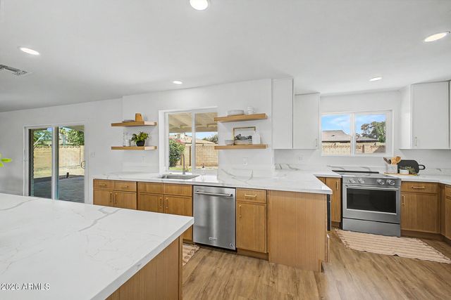 611 E ERIE Drive, Tempe, AZ 85282