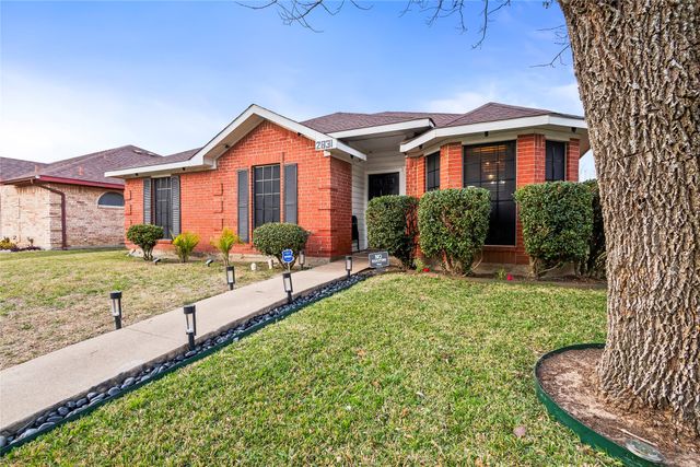2831 Saint Johns Avenue, Lancaster, TX 75146
