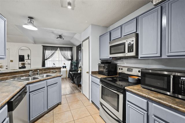 2831 Saint Johns Avenue, Lancaster, TX 75146