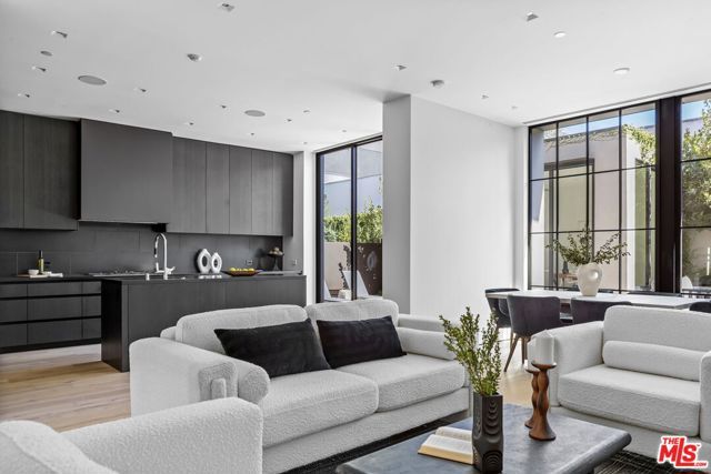 8890 Rosewood Avenue, West Hollywood, CA 90048