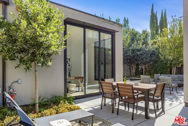 8890 Rosewood Avenue, West Hollywood, CA 90048