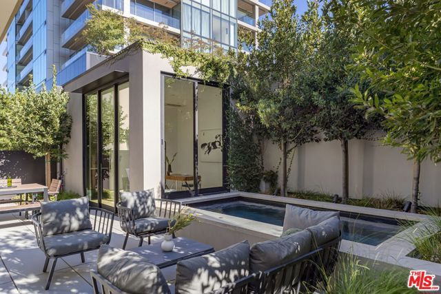 8890 Rosewood Avenue, West Hollywood, CA 90048