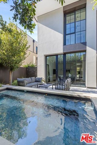 8890 Rosewood Avenue, West Hollywood, CA 90048