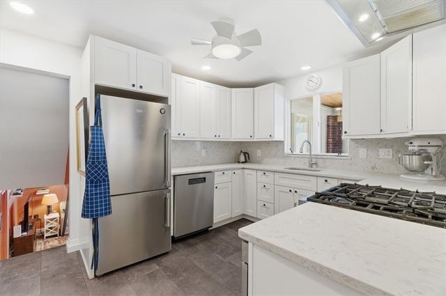 517 Brierly Ln, Munhall, PA 15120