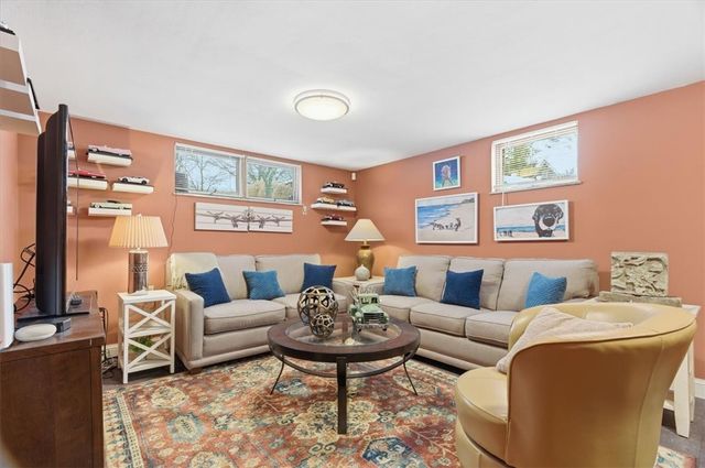 517 Brierly Ln, Munhall, PA 15120