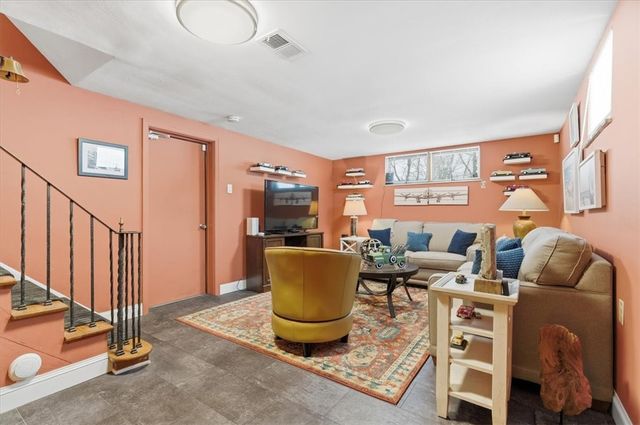 517 Brierly Ln, Munhall, PA 15120