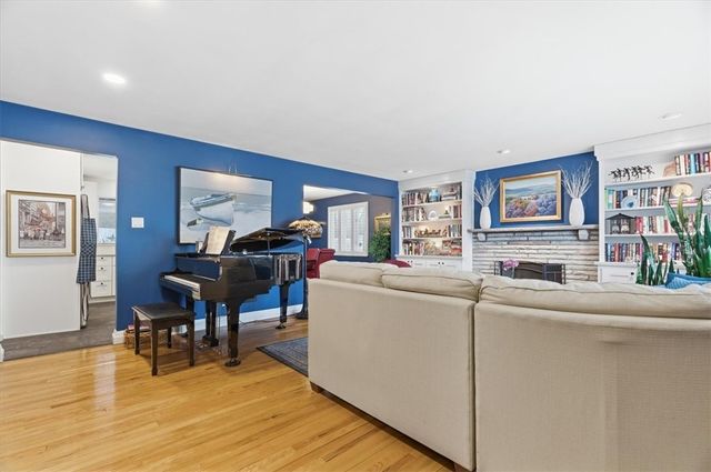 517 Brierly Ln, Munhall, PA 15120