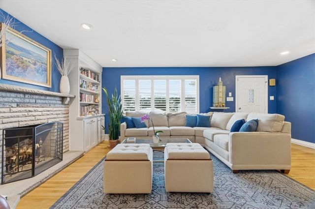 517 Brierly Ln, Munhall, PA 15120